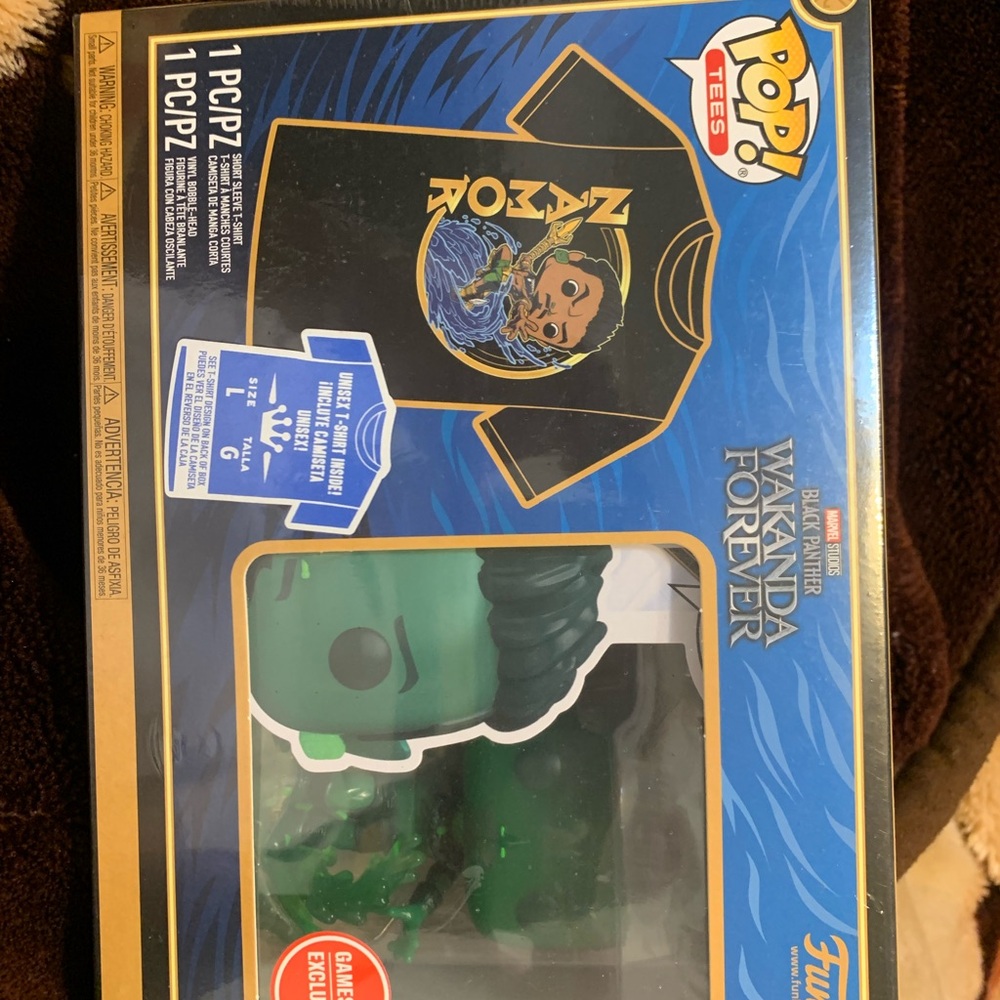 Funko Pop! Marvel Black Panther Wakanda Forever T-Shirt and Figure Set